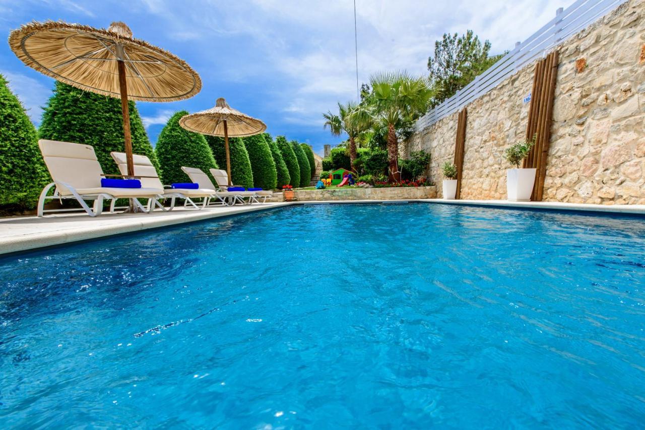 Elmyra Villa, Heated Pool & Walking To Beach, By Thinkvilla Gerani Chanion Esterno foto
