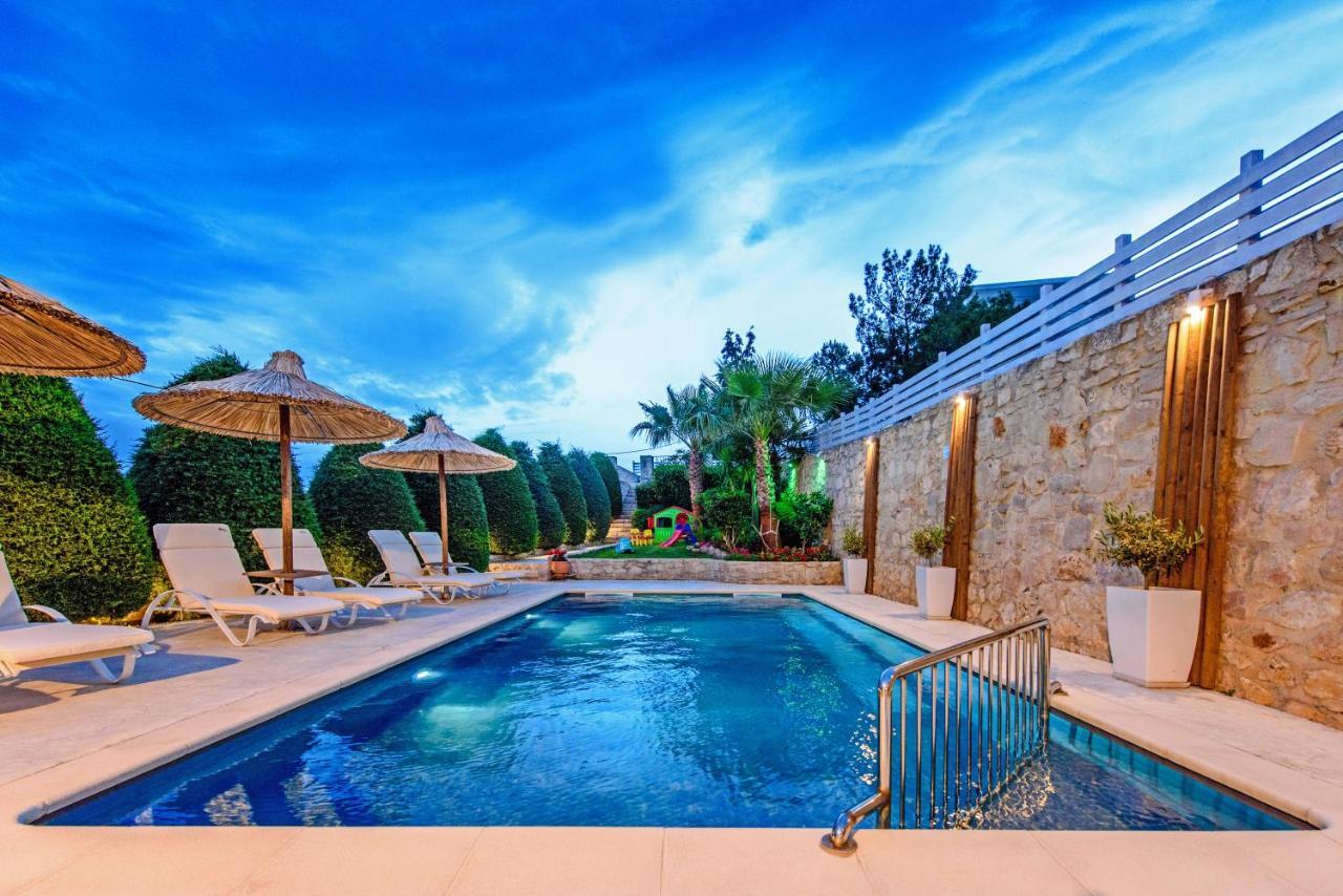 Elmyra Villa, Heated Pool & Walking To Beach, By Thinkvilla Gerani Chanion Esterno foto